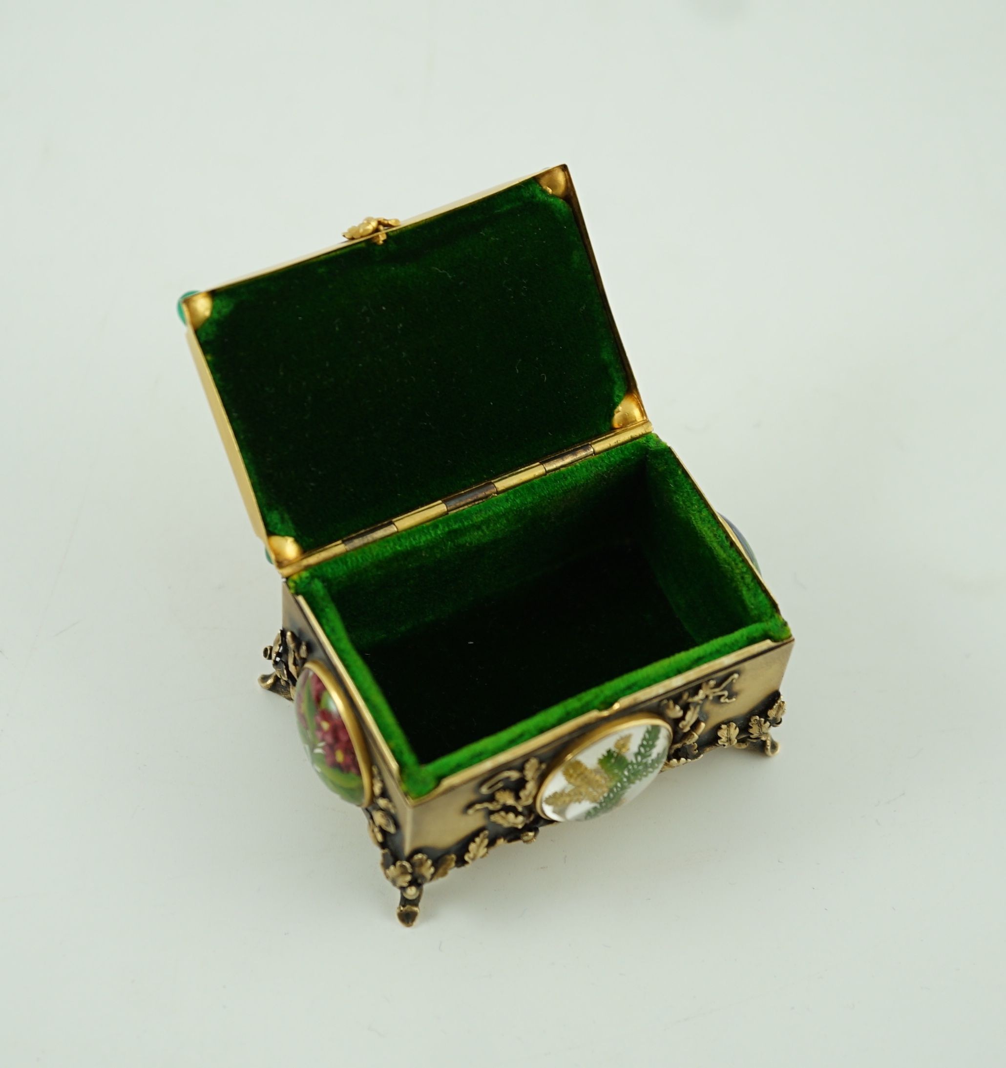 A late 19th/early 20th century Viennese gold, chrysoprase and Essex crystal set small trinket casket, by Josef Siess Sohne, (1895-1922)